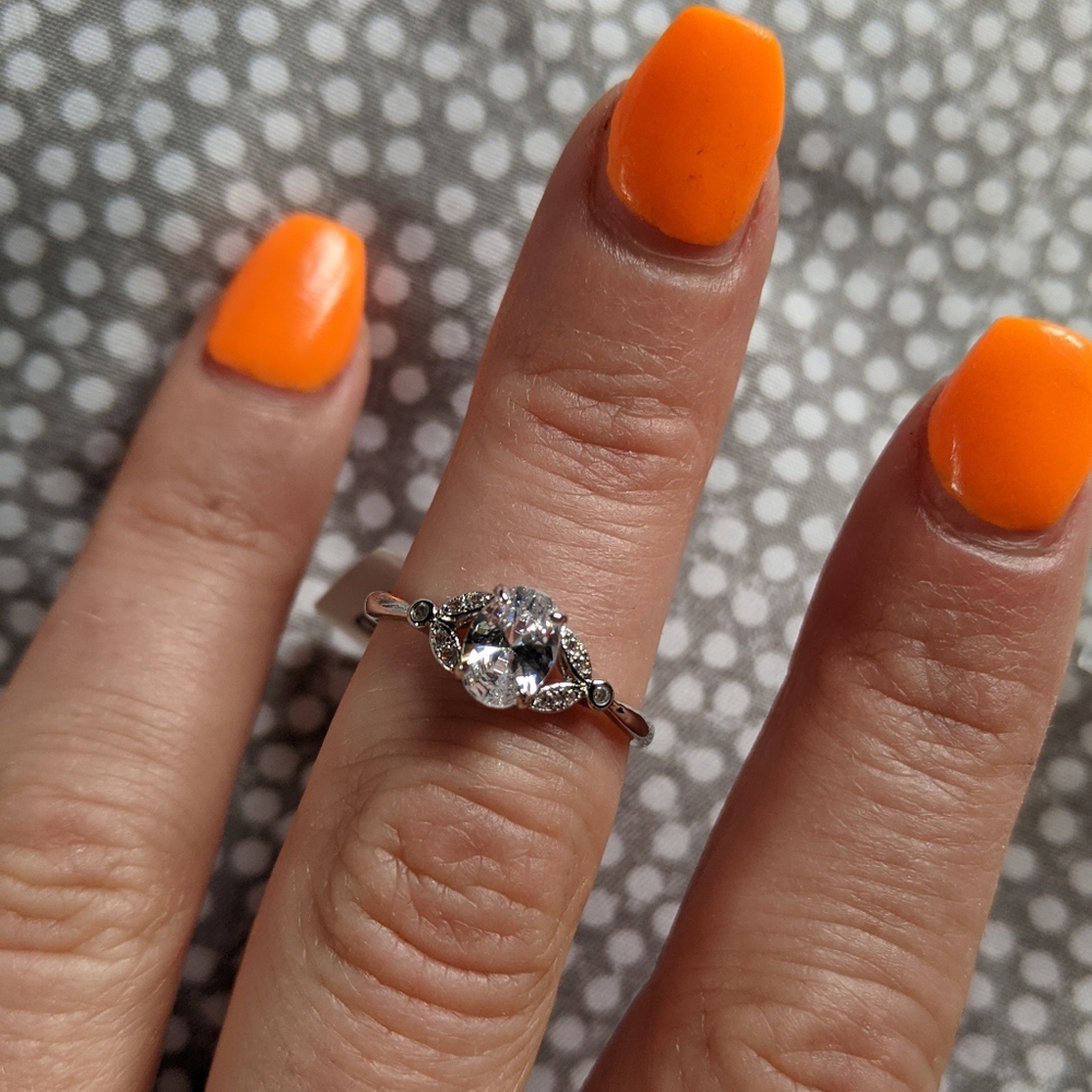 Silver fashion ring size 7
